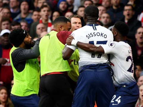Derby Arsenal và Tottenham suýt 'vỡ' 2 lần trong hiệp một