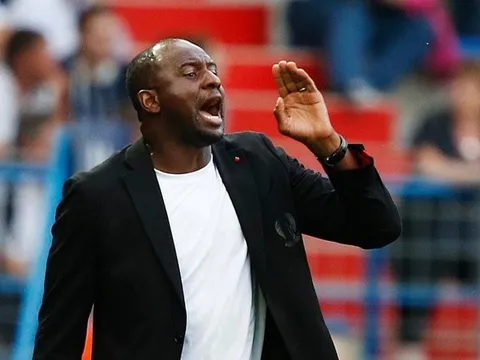 Huyền thoại Arsenal rơi vào cơn khủng hoảng Ligue 1