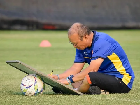 Điểm tin bóng đá Việt Nam tối 22/12: Tổng thống Hàn Quốc xem xét việc "cấm" HLV Park Hang-seo về nước