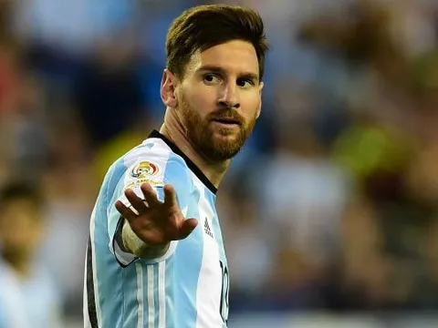 Điểm tin chiều 11/10: Sampaoli mê mẩn Messi; Ozil đòi lương trên trời