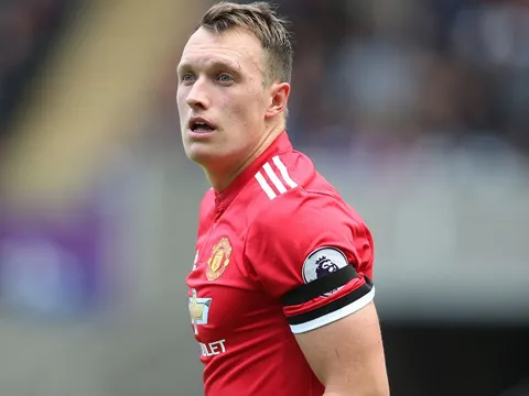 Điểm tin sáng 11/11: M.U điêu đứng vì Phil Jones; Atletico ve vãn Herrera