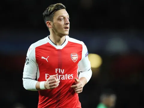 Điểm tin sáng 24/10: Muốn tới M.U, Ozil phải cải thiện; Liverpool nên 'trảm' Klopp