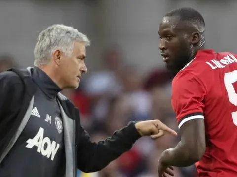 Điểm tin sáng 30/10: Mourinho chỉ trích NHM Quỷ đỏ, Arsenal không bán Sanchez cho City