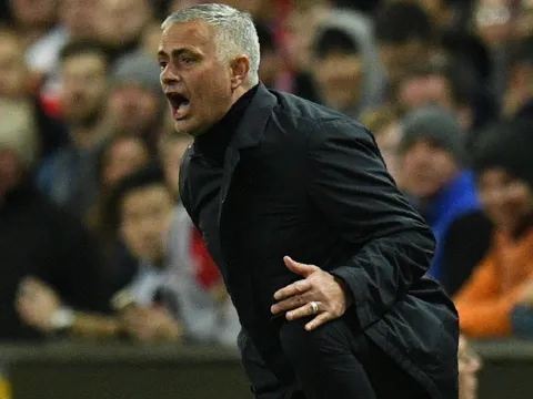 Điểm tin tối 11/10: M.U chốt vụ Mourinho; Barca giật bom tấn 70 triệu?