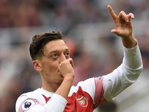 Điểm tin tối 18/09: M.U tung chiêu lấy Ozil; Bale rời Real trở lại Anh?