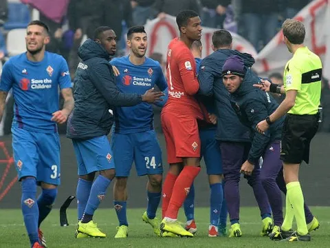 Điên rồ Serie A! 15 phút cuối, 3 bàn thắng, 2 thẻ đỏ