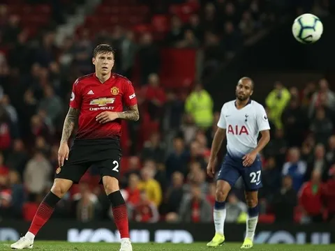 'Điên rồ! Tại sao những con người này vẫn còn được đá cho Man Utd?'
