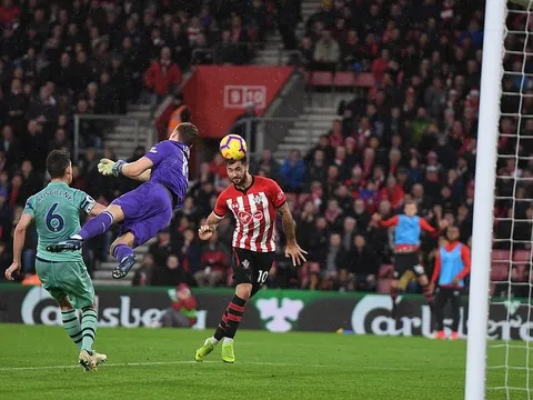 Điều gì khiến Arsenal 'đang hay lại đứt dây đàn'?