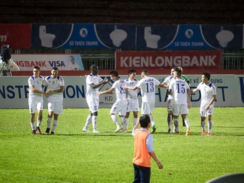 Doanh nghiệp bỏ chạy khỏi V-League: Tại CĐV?