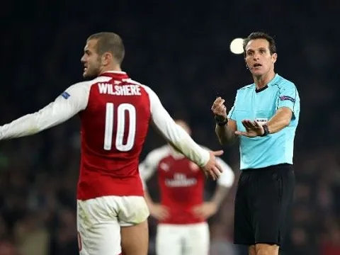 Đối đầu Huddersfield, cơ hội cuối cho Wilshere?