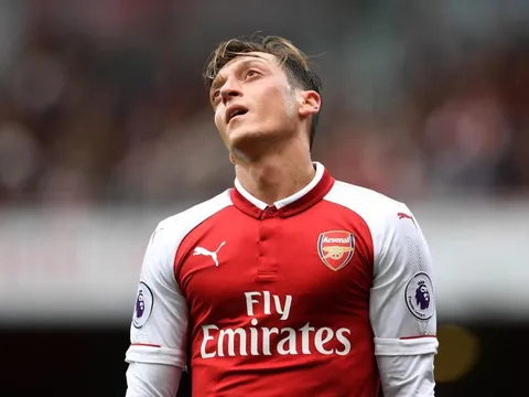 Đòi lương không tưởng, chẳng đội nào thèm rước Ozil