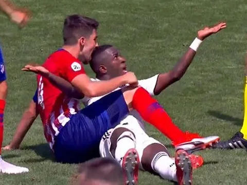 Đội trưởng Atletico B hối hận sau cú "cạp đầu" sao trẻ Real