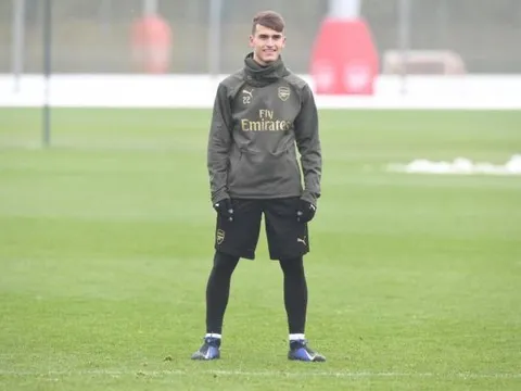 Đồng đội ở Arsenal phát cuồng khi Suarez lập siêu phẩm