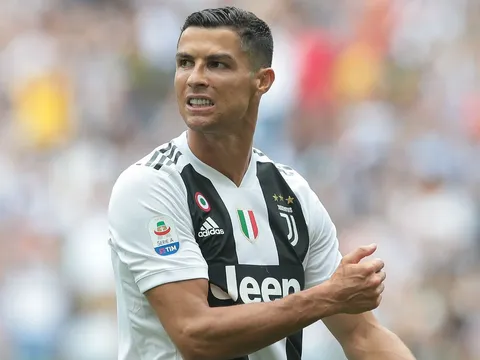 Đồng đội 'phá game', Ronaldo vẫn lên đỉnh tại Serie A