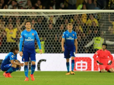 Đống hỗn loạn tại Arsenal: Thải độc đi, Wenger!