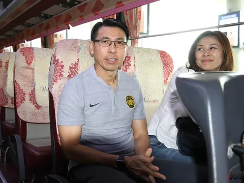 Có bà xã xinh đẹp đồng hành, HLV Tan Cheng Hoe quyết hạ Việt Nam trên sân Mỹ Đình