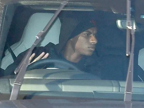 Đốt lưới Tottenham, Rashford làm mặt ngầu trên đường đến sân tập