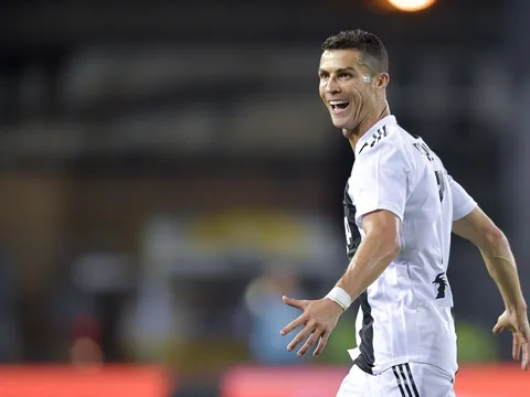 Ronaldo lập siêu phẩm, Juventus ngược dòng vượt ải Carlo Castellani