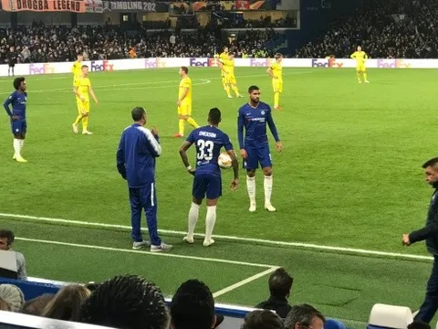 Sốc: Sarri "giáo huấn" cầu thủ lập hat-trick ngay trên sân