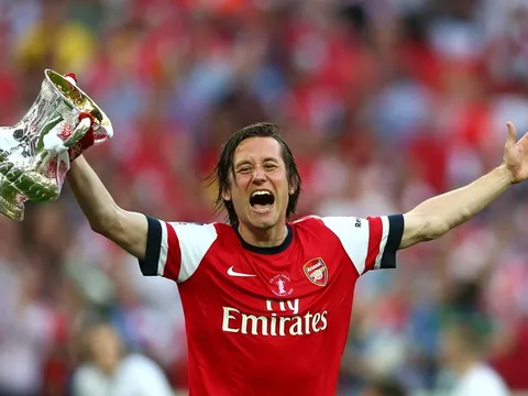 Nhìn lại những bản hợp đồng của Arsenal sau khi chi tiền xây sân Emirates