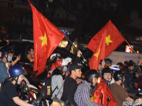 Người Đà Nẵng ra đường ăn mừng khi ĐT Việt Nam vào chung kết AFF Cup