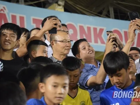 Xuân Tú, Minh Tuấn ghi điểm trong ngày HLV Park Hang-seo bị "bao vây" ở Tam Kỳ