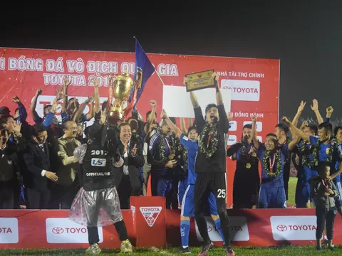 Đinh Thanh Trung rực sáng, Quảng Nam nghẹt thở vô địch V-League