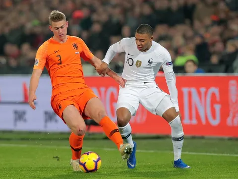 'Chạy nhanh hơn cả Mbappe, mua cậu ấy ngay đi Barca'