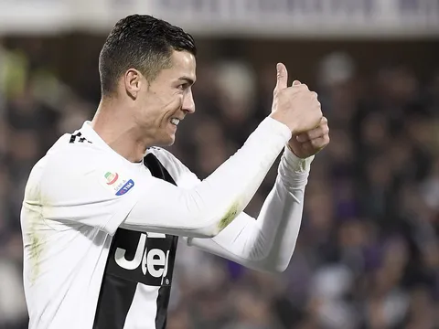 Ronaldo nã đại bác, Juventus biến pháo đài Artemio Franchi thành chốn hoang tàn