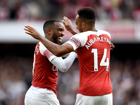 Dư âm chiến thắng Arsenal: Vinh danh di sản Wenger, Lucas Torreira làm nên lịch sử