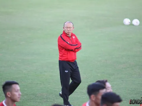 Dù thành công như Scolari hay thất bại kiểu Sampaoli, bóng đá Việt Nam hãy học sự dũng cảm của Park Hang-seo
