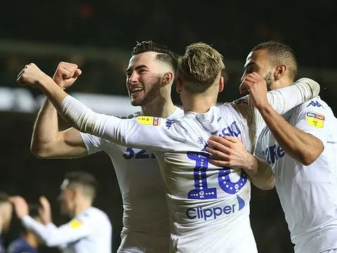 Dùng trò bẩn, Leeds United hạ đội bóng của Lampard để xây chắc ngôi đầu