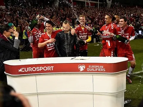 Được dự World Cup, Đan Mạch cho BLV tắm trong... bia