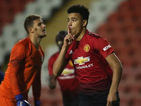 Có sẵn báu vật ghi 22 bàn/19 trận, Man Utd còn cần gì Lukaku?