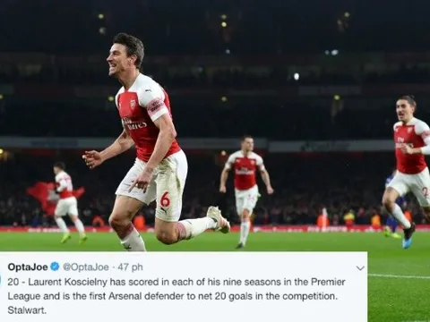 Dùng vai hạ Chelsea, Koscielny đi vào lịch sử Arsenal