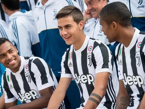 Dybala bảnh bao trong ngày chụp ảnh tập thể của Juventus