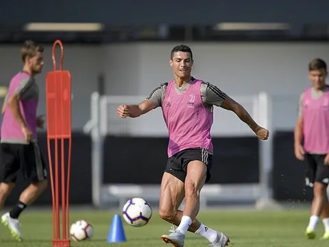 Dybala đứng hình khi Ronaldo nghiến răng tung cú sút