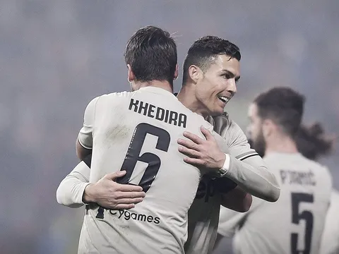 Ronaldo vừa khai hỏa vừa kiến tạo, Juventus bỏ xa Napoli đến 11 điểm
