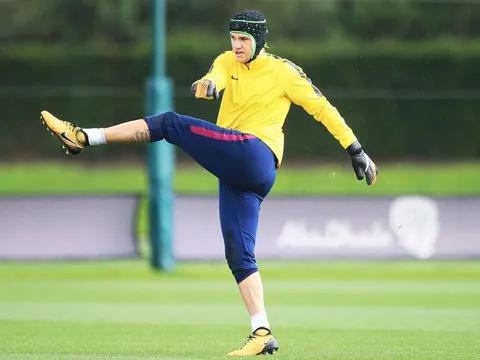 Ederson hóa ninja trong buổi tập của Man City
