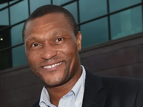 Emenalo ra đi, Conte có nên mở tiệc ăn mừng?