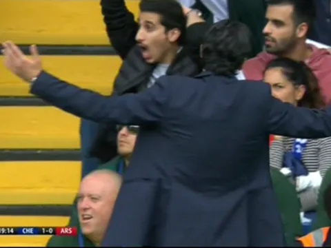 Emery chán không thèm nhìn với pha bỏ lỡ thảm họa của sao Arsenal