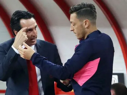 Emery chính thức lên tiếng về quyết định bỏ rơi Ozil