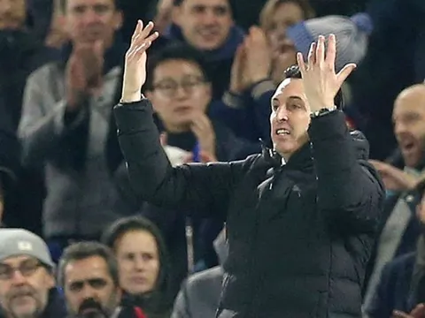 Emery nhận án phạt sau thảm bại trước Liverpool