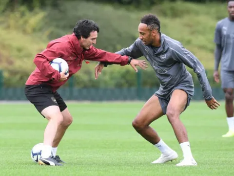Emery ôm bóng, quyết không cho Aubameyang đụng vào