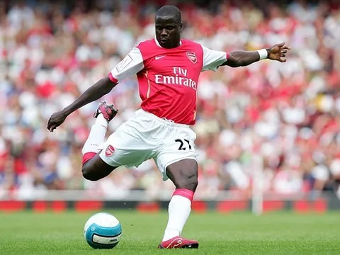 Cựu sao Arsenal bị nghi nhiễm HIV