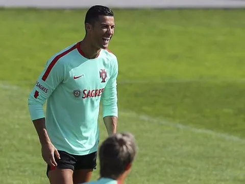 Ronaldo tập sung sức, sẵn sàng bùng nổ