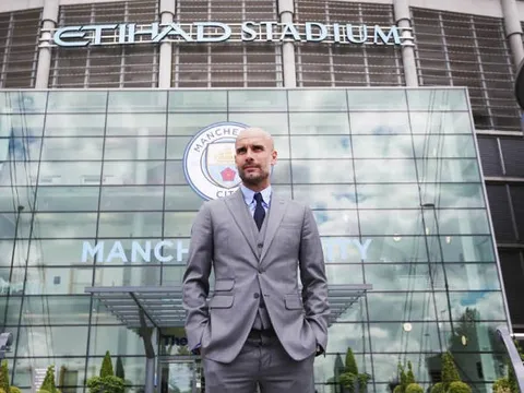 Etihad của Pep đang giống Old Trafford của Sir Alex, Highbury của Wenger