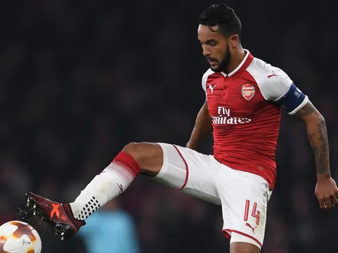 Everton dẫn đầu cuộc đua chiêu mộ Theo Walcott