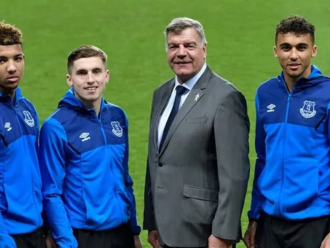 Everton trói chân một lúc 3 sao trẻ