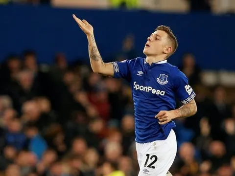 Fan Ngoại hạng Anh: "Cậu ấy xuất sắc hơn Luke Shaw nhiều"